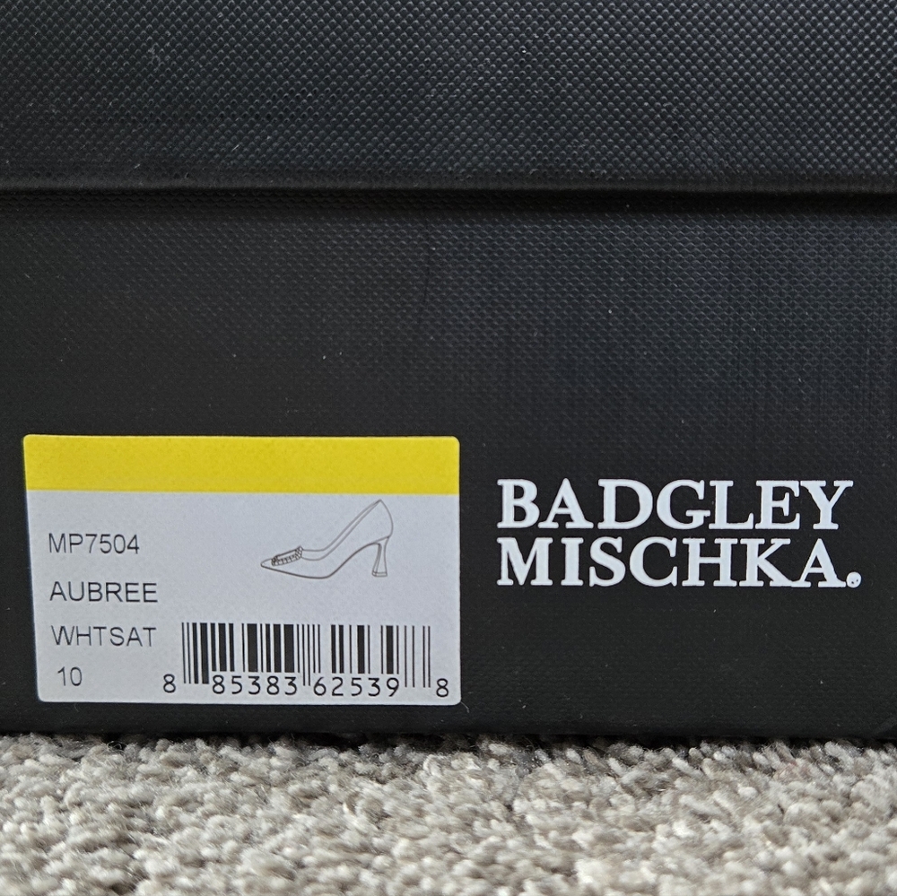 Badgley Mischka Aubree Pointed Toe Stiletto White Heels NEW size 10 - Picture 13 of 14